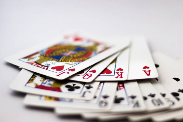 Player on mobile device joining an MSC table during evening hours